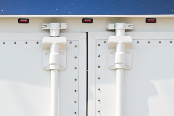 dual function stops on the back of the white trailer